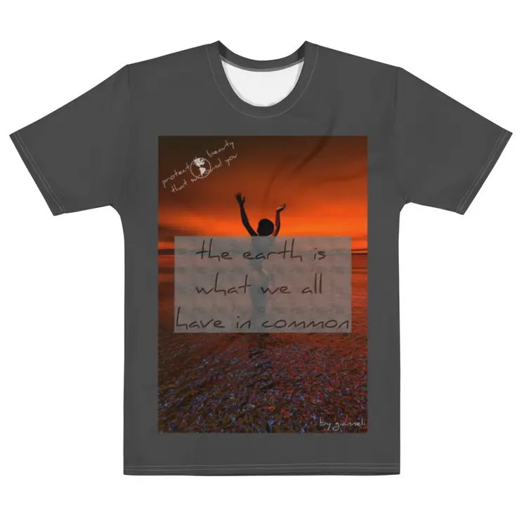 THE EARTH Men's t-shirt by Gianneli